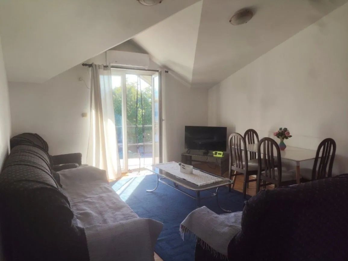 Izdavanje, dvosoban stan, 60m², Gornja Gorica, Podgorica