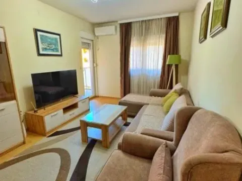 Izdavanje, jednosoban stan, 45m², City Kvart, Podgorica