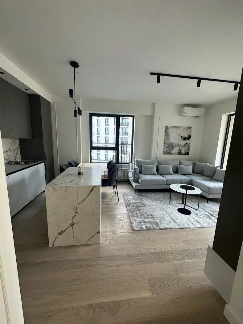 Izdavanje, trosoban stan, 70m², Savski Venac, Beograd