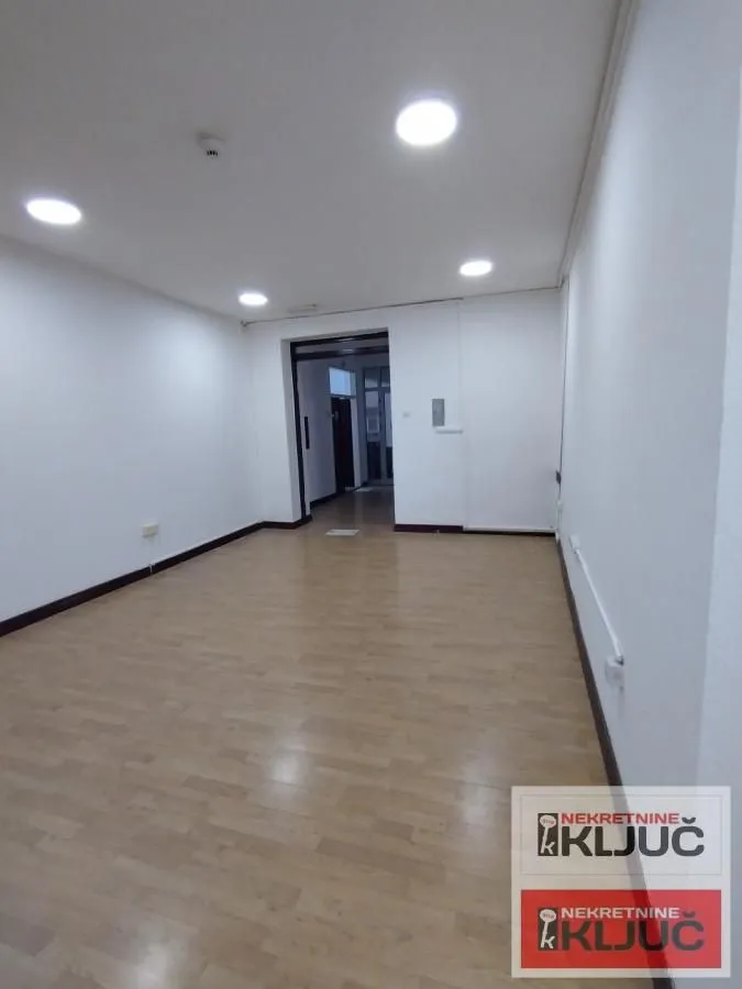 Rent, office space, 350m², Centar, Novi Sad