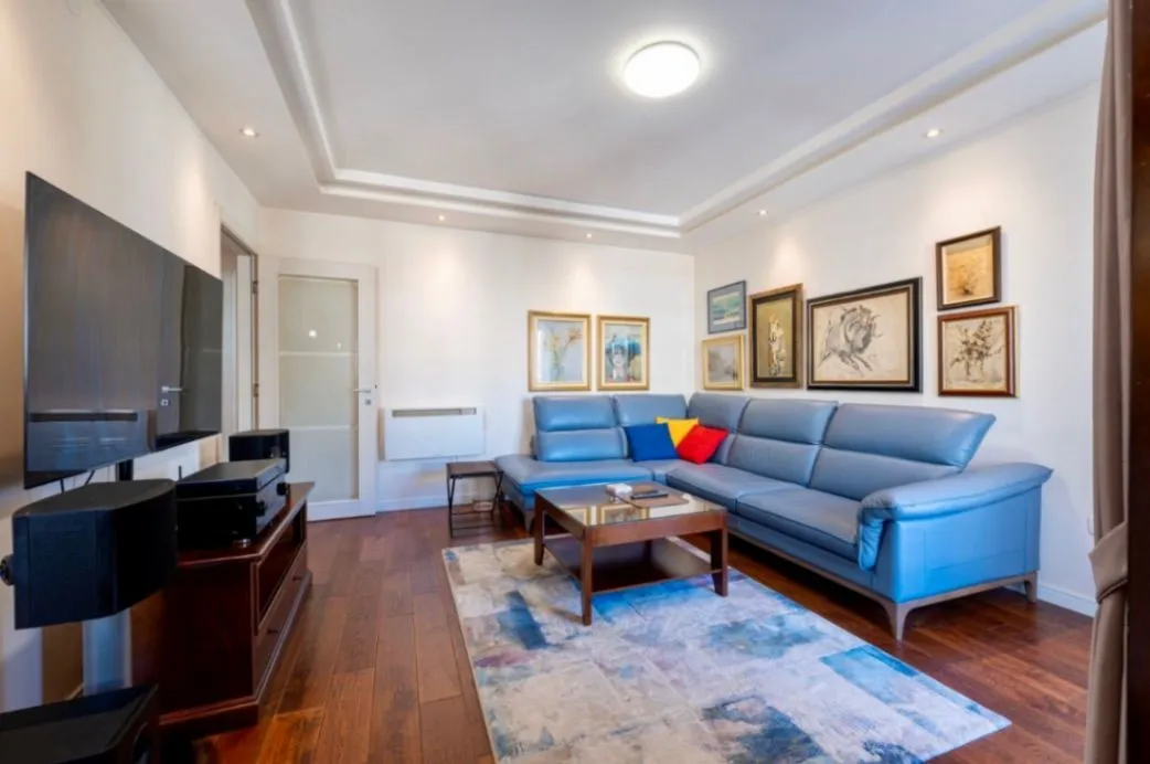 Izdavanje, dvosoban stan, 68m², Central Point, Podgorica