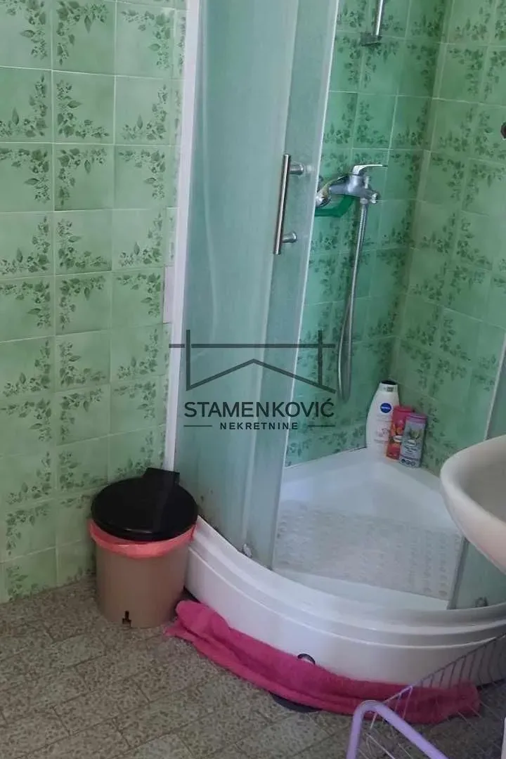 Prodaja, kuća, 330m², Veternik, Novi Sad Sve Podlokacije