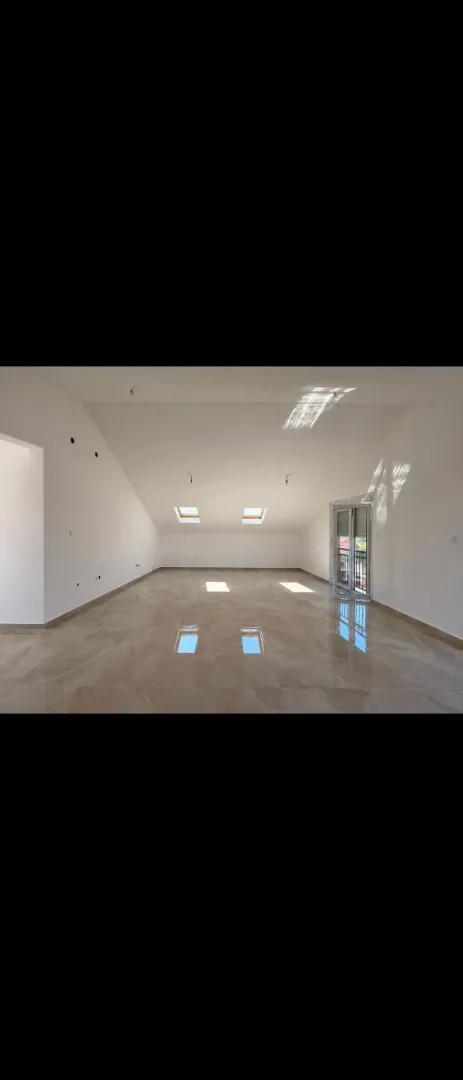 Prodaja, jednosoban stan, 77m², Krivi Most, Podgorica