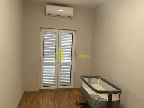 Izdavanje, kuća, 220m², Konik, Podgorica - image 16