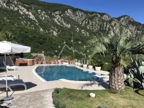 Sale, house, 450m², Kotor, Crna Gora - image 25