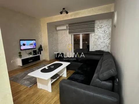 Izdavanje, jednosoban stan, 54m², Centar, Podgorica - image 1