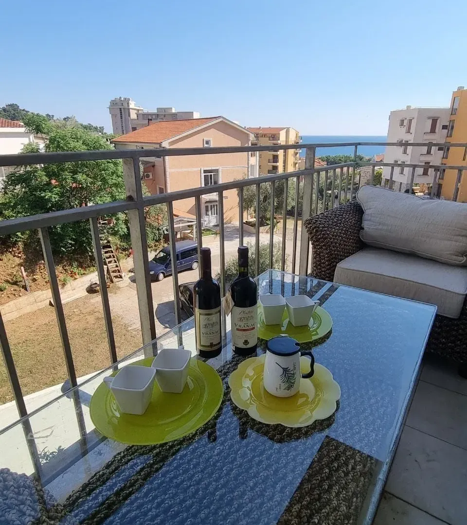 Sale, two bedroom apartment, 54m², Petrovac, Budva