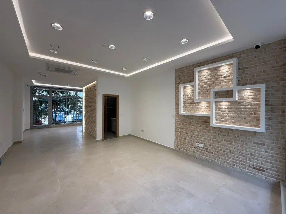Rent, office space, 46m², Blok 9, Podgorica