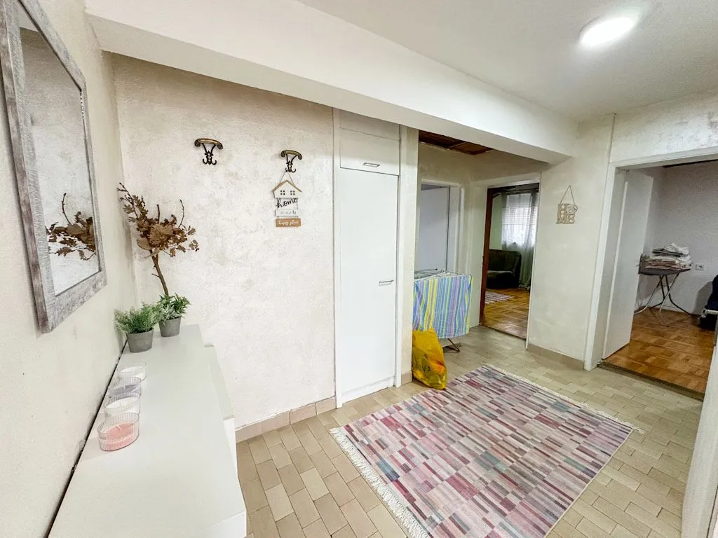 Izdavanje, kuća, 100m², Stari Aerodrom, Podgorica