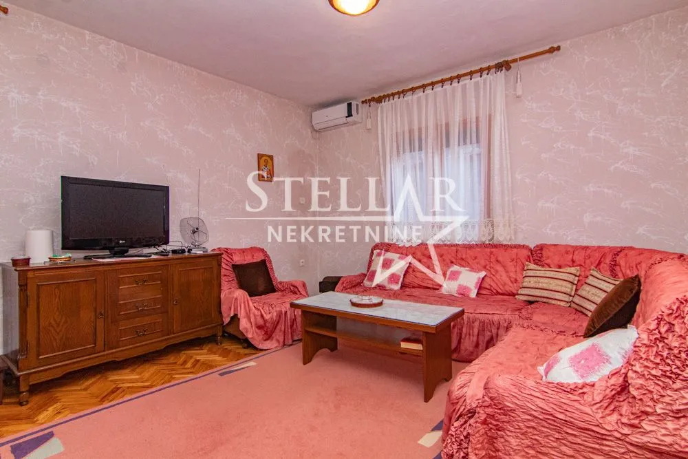 Izdavanje, kuća, 73m², Kuči, Podgorica