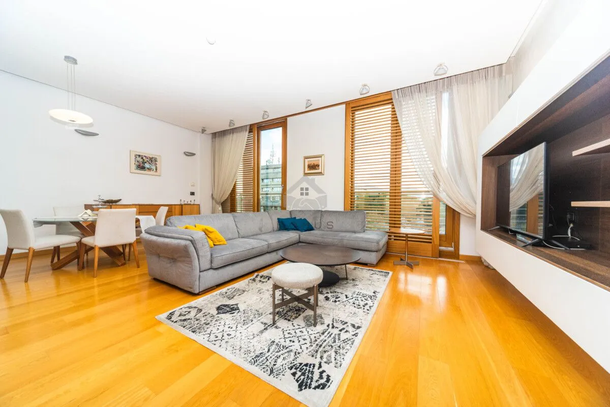 Izdavanje, dvosoban stan, 105m², Podgorica, Crna Gora