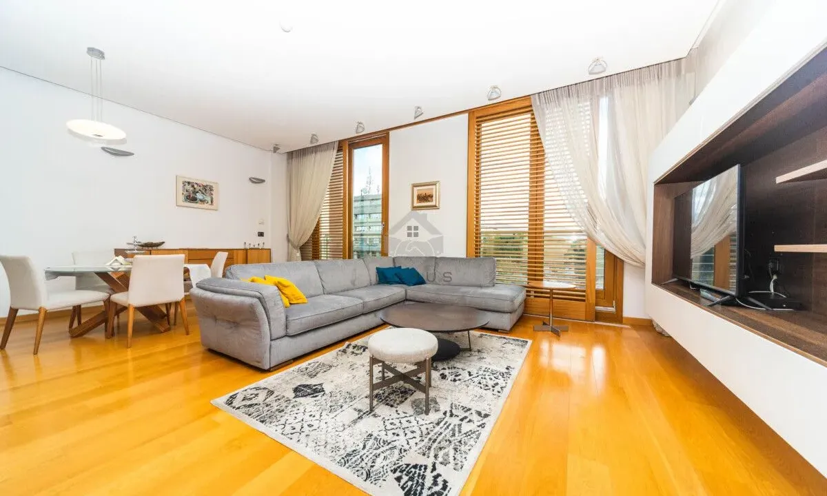 Izdavanje, dvosoban stan, 105m², Podgorica, Crna Gora