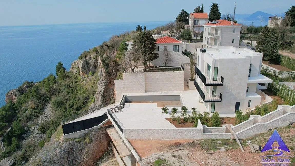 Prodaja, kuća, 580m², Skočiđevojka, Budva