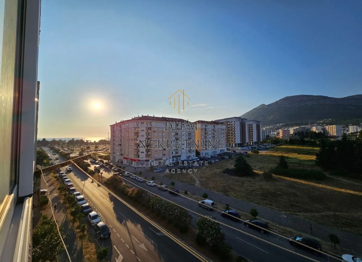 Izdavanje, jednosoban stan, 50m², Centar, Bar