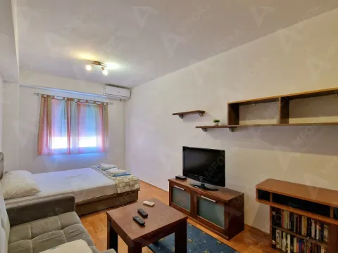 Rent, three bedroom apartment, 90m², Budva, Crna Gora - image 14