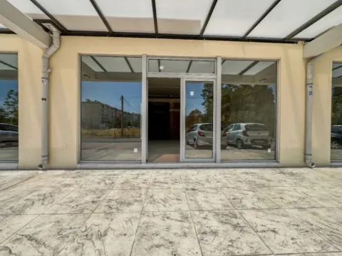 Izdavanje, poslovni prostor, 45m², Pobrežje, Podgorica - image 4