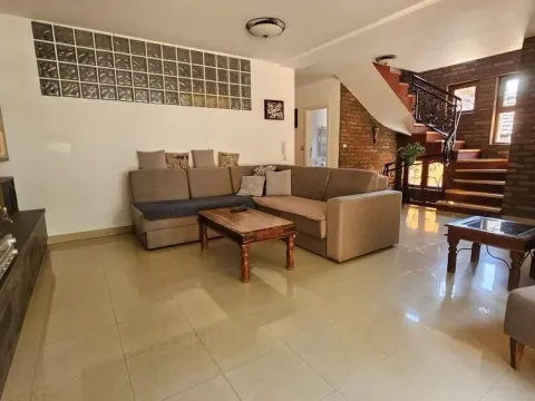 Izdavanje, kuća, 180m², Kalenić Pijaca, Vračar Sve Podlokacije - image 8