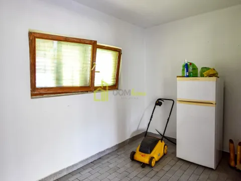 Prodaja, kuća, 370m², Tološi, Podgorica - image 40