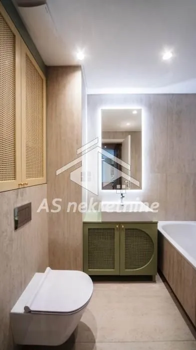 Izdavanje, trosoban stan, 100m², Vračar Sve Podlokacije, Beograd