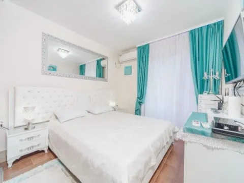 Izdavanje, dvosoban stan, 50m², Bečići, Budva - image 4