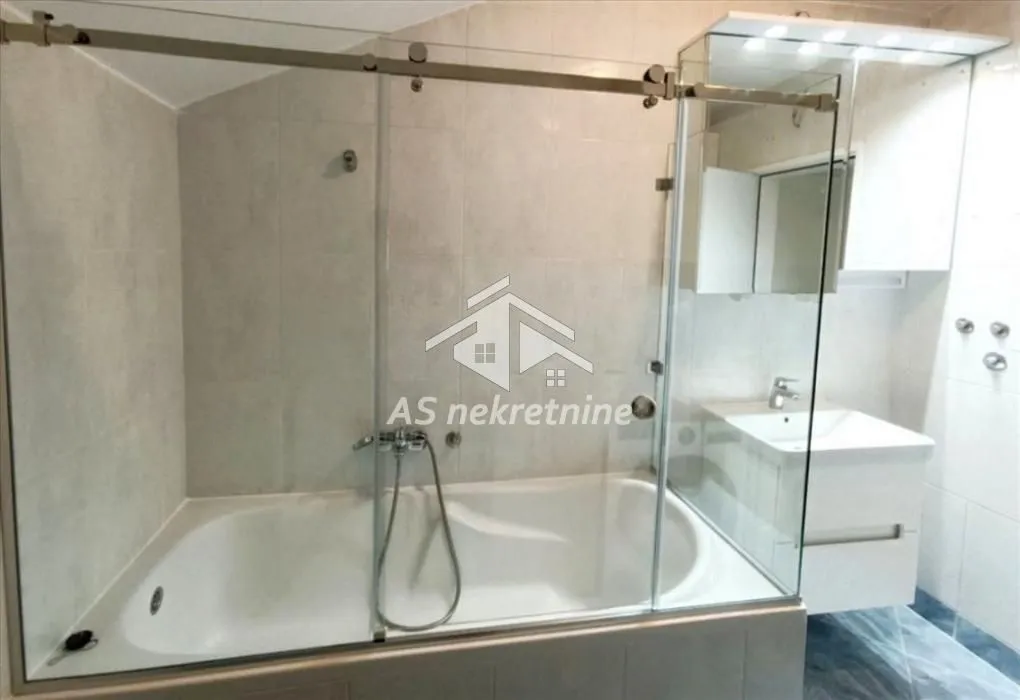 Izdavanje, stan, 100m², Savski Venac, Beograd