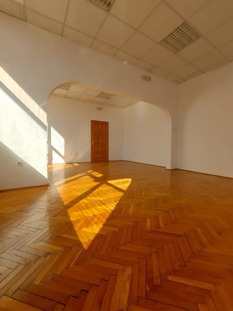 Rent, office space, 158m², Centar, Nikšić