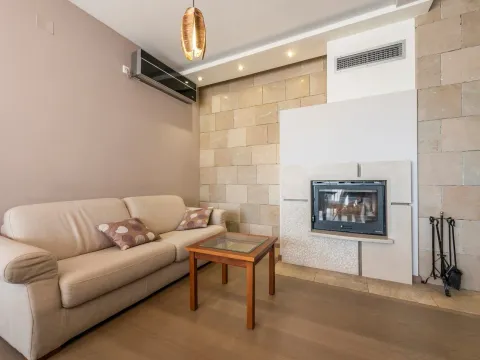 Sale, three bedroom apartment, 215m², Centar, Budva - image 2