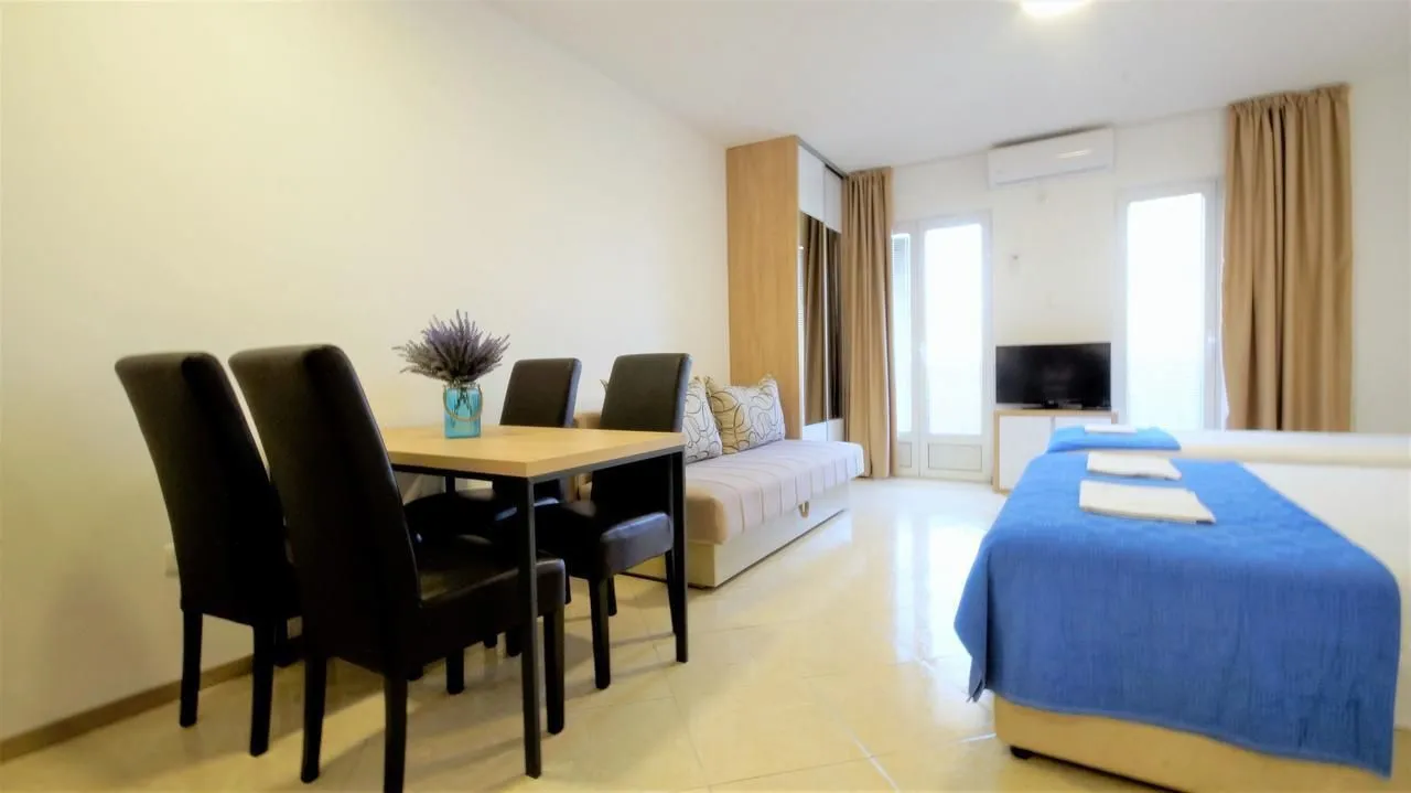 Rent, studio apartment, 30m², Bečići, Budva