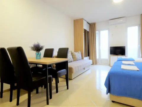 Rent, studio apartment, 30m², Bečići, Budva - image 1