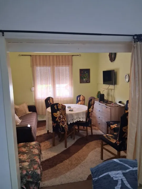 Rent, two bedroom apartment, 80m², Kalimanj, Tivat