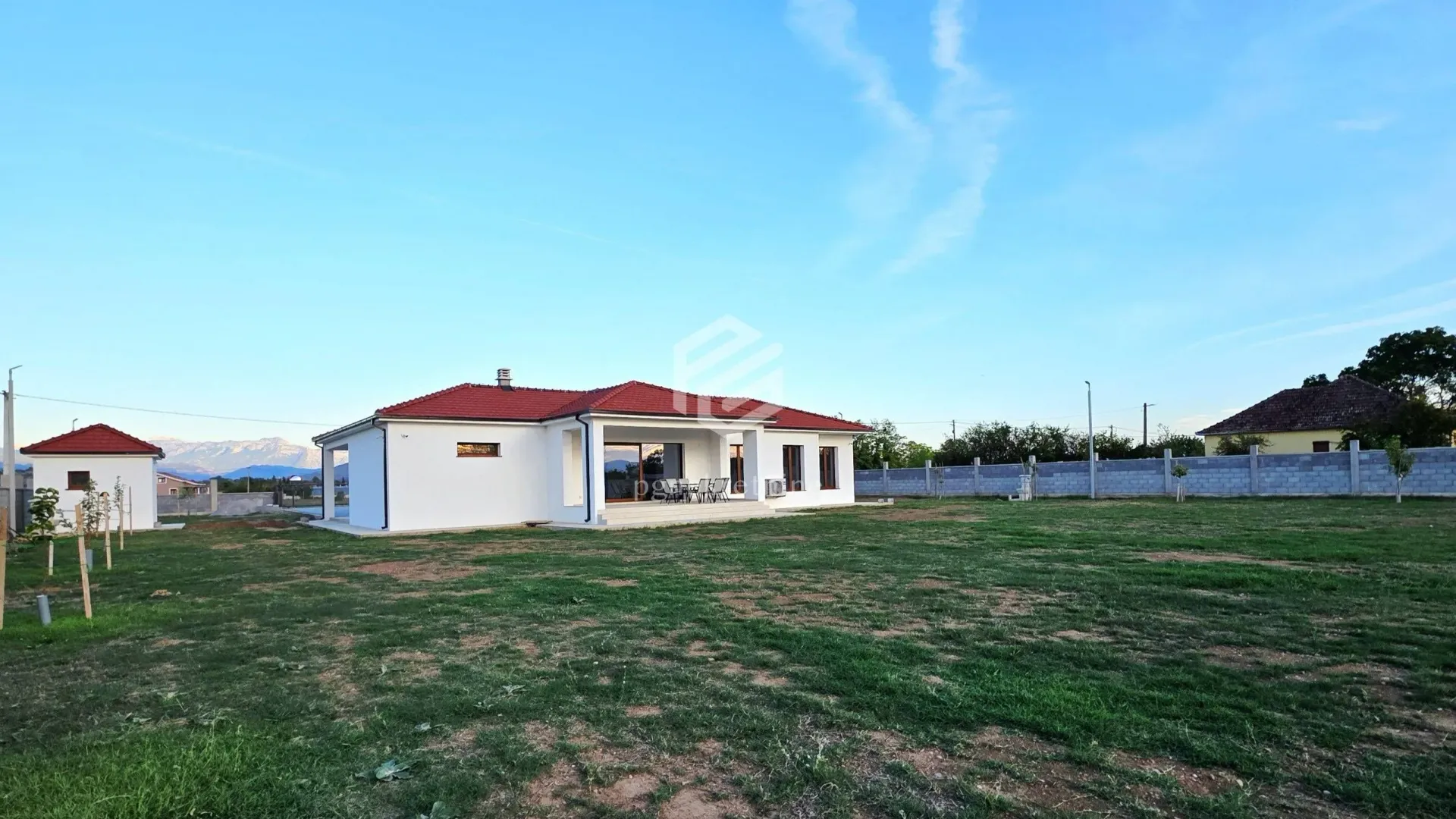 Izdavanje, kuća, 190m², Golubac, Srbija