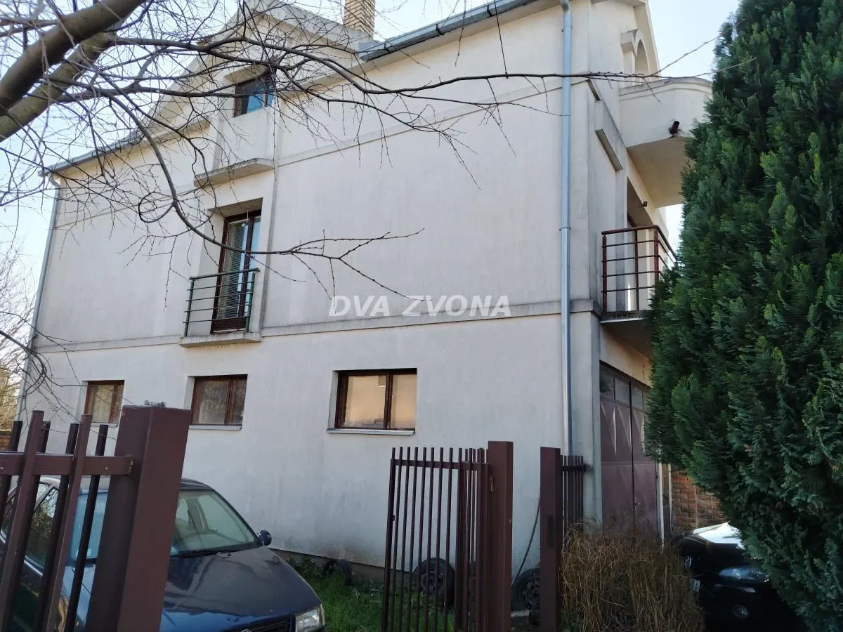Prodaja, kuća, 170m², Centar, Inđija