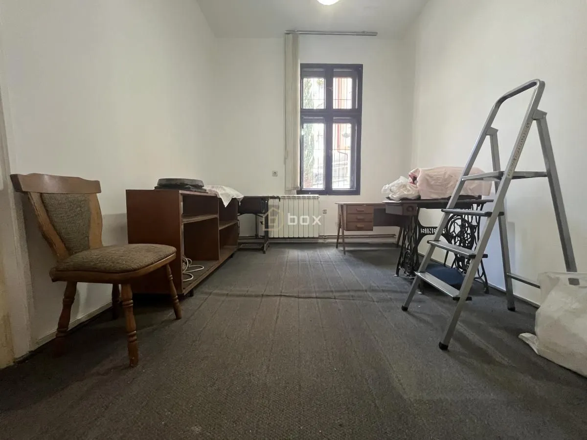 Rent, office space, 90m², Medijana, Niš