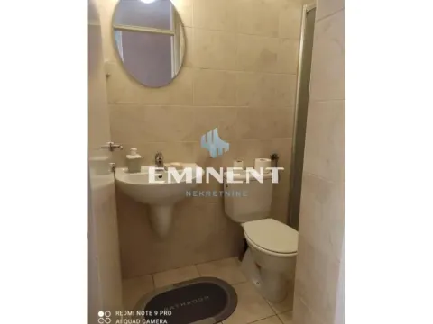 Izdavanje, trosoban stan, 80m², Lipov Lad, Zvezdara Sve Podlokacije - image 13