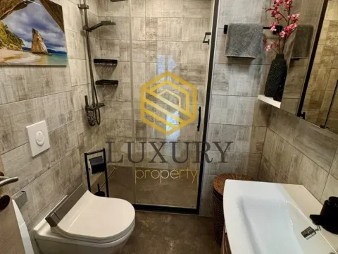 Sale, two bedroom apartment, 85m², Dobrota, Kotor - image 10