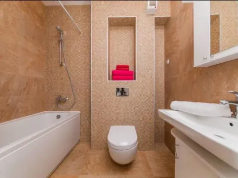 Izdavanje, dvosoban stan, 82m², Kotor, Crna Gora - image 13