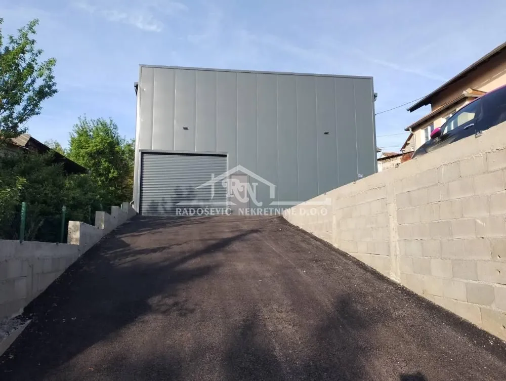 Rent, office space, 192m², Resnik, Beograd
