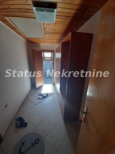 Prodaja, kuća, 250m², Futog, Novi Sad Sve Podlokacije