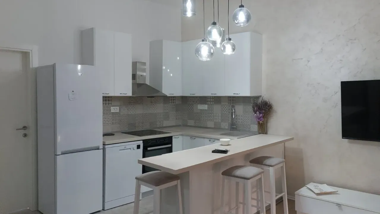 Izdavanje, dvosoban stan, 60m², Seljanovo, Tivat