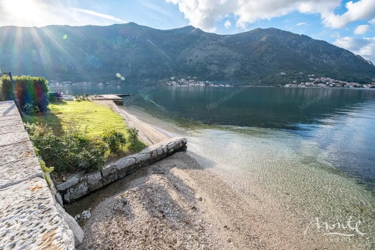 Prodaja, trosoban stan, 114m², Dobrota, Kotor