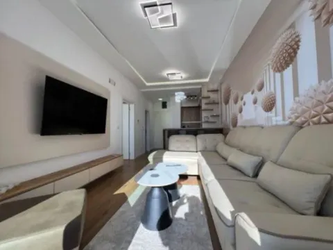 Izdavanje, jednosoban stan, 50m², Centar, Bar - image 6