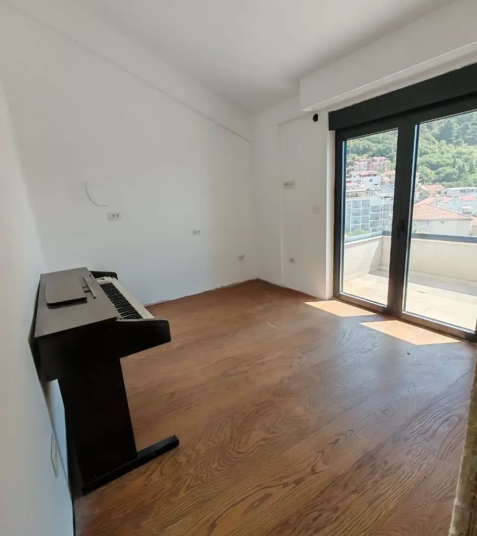 Prodaja, trosoban stan, 130m², Centar, Budva