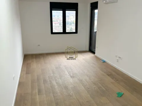 Prodaja, jednosoban stan, 43m², Stari Aerodrom, Podgorica - image 1