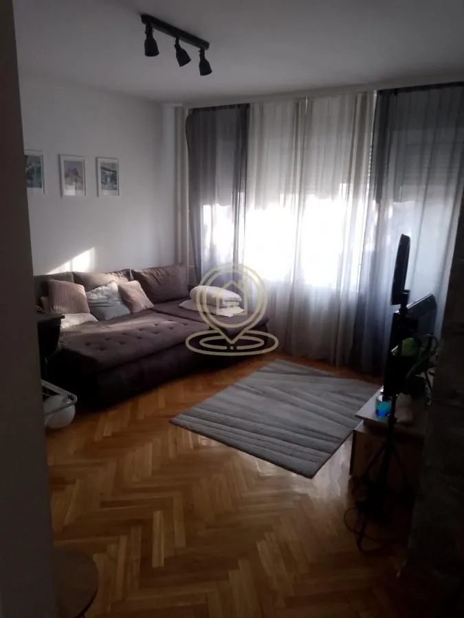 Izdavanje, trosoban stan, 78m², Južni Bulevar, Vračar Sve Podlokacije