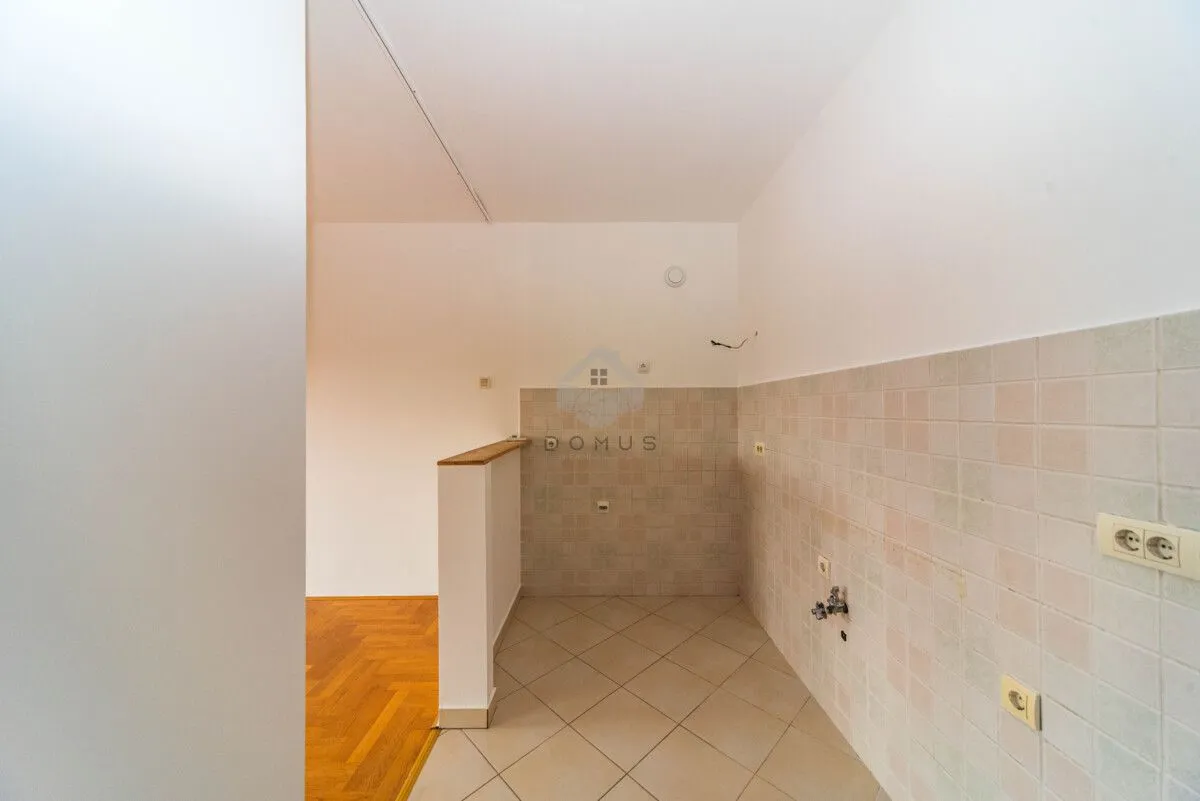 Prodaja, dvosoban stan, 70m², Blok 9, Podgorica