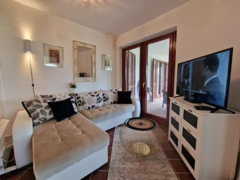 Rent, two bedroom apartment, 70m², Budva, Crna Gora