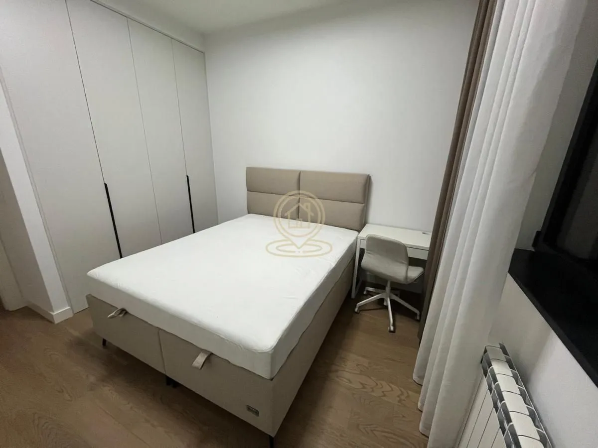 Izdavanje, trosoban stan, 80m², Savski Venac, Beograd