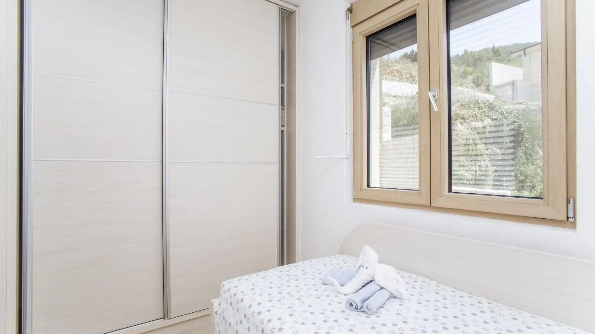 Rent, two bedroom apartment, 70m², Opatovo, Tivat