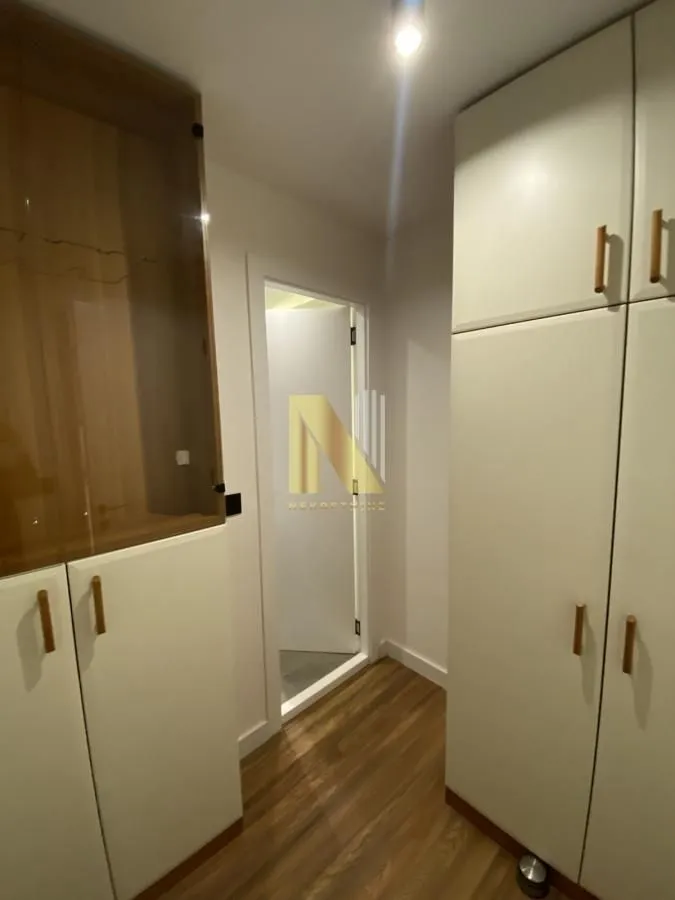 Prodaja, četvorosoban stan, 119m², Centar, Novi Sad