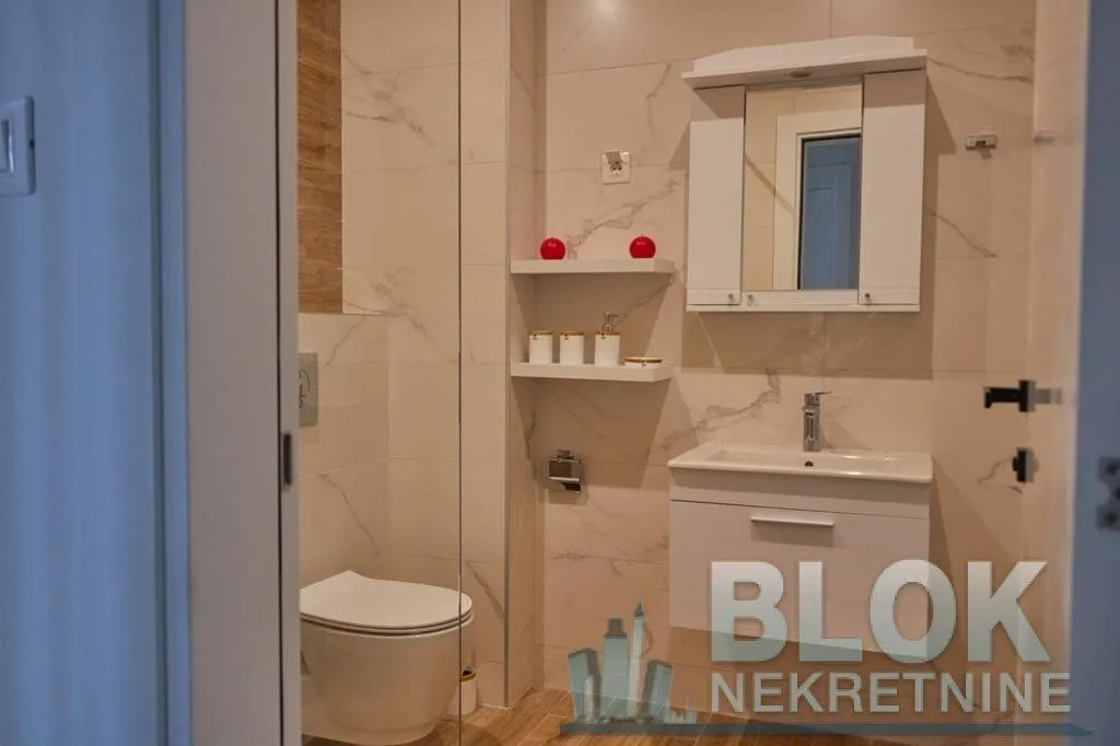 Izdavanje, trosoban stan, 106m², Preko Morače, Podgorica